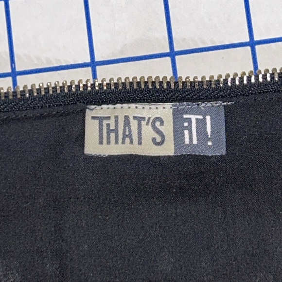 That’s iT wristlet with cut out star flower pattern - Picture 8 of 8